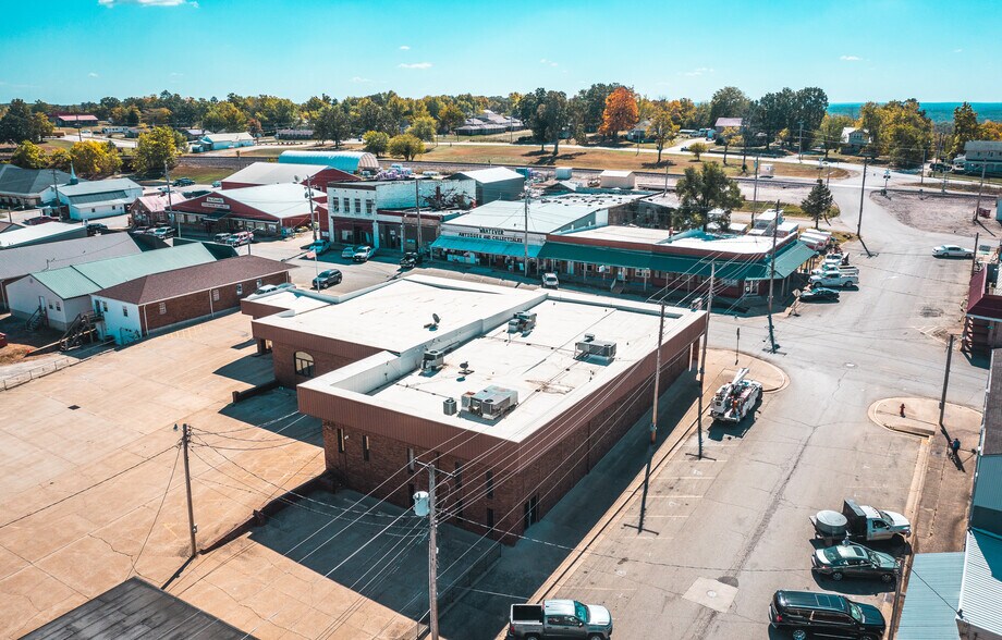 More Photos Of 216 W 2nd St, Dixon Bank For Sale