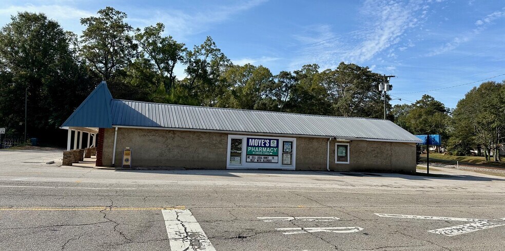 More Photos Of 34 E Main St S, Hampton Freestanding For Sale