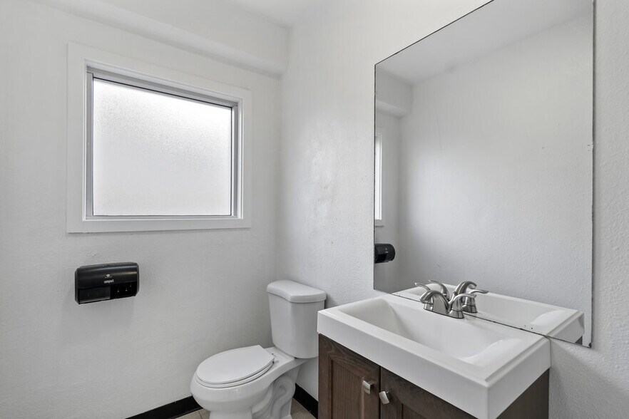 More Photos Of 1802-1808 El Camino Real, Redwood City General Retail For Lease