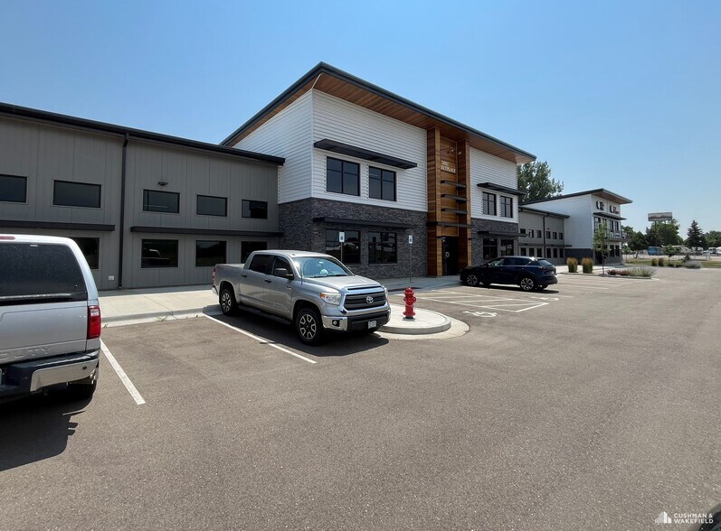More Photos Of 5002 Marketplace Dr, Johnstown Warehouse For Lease