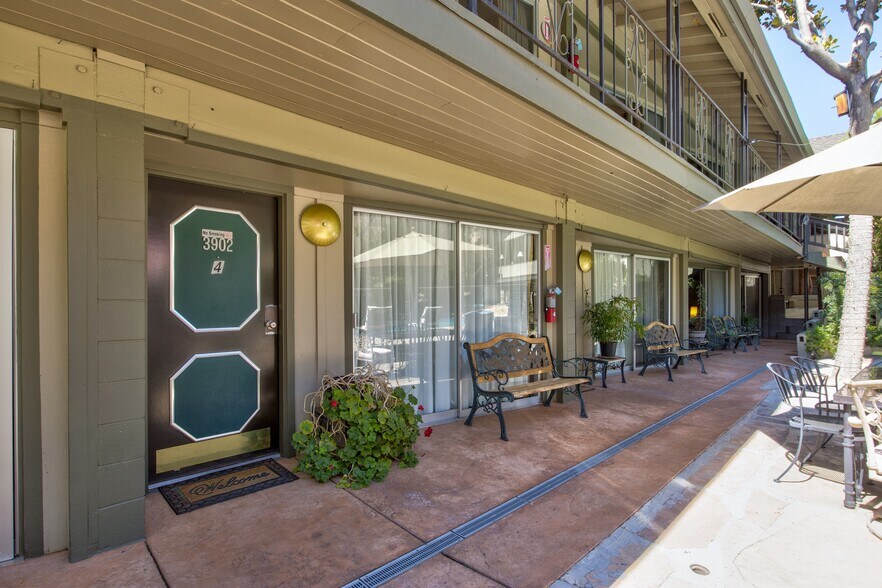 More Photos Of 13383 Sierra Way, Kernville Hotel For Sale