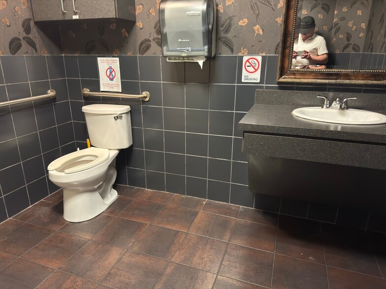 More Photos Of 216 N Tennessee St, McKinney Office For Lease