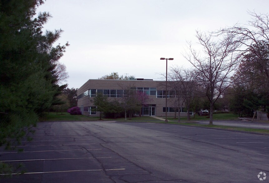 More Photos Of 540 Myles Standish Blvd, Taunton Office For Lease
