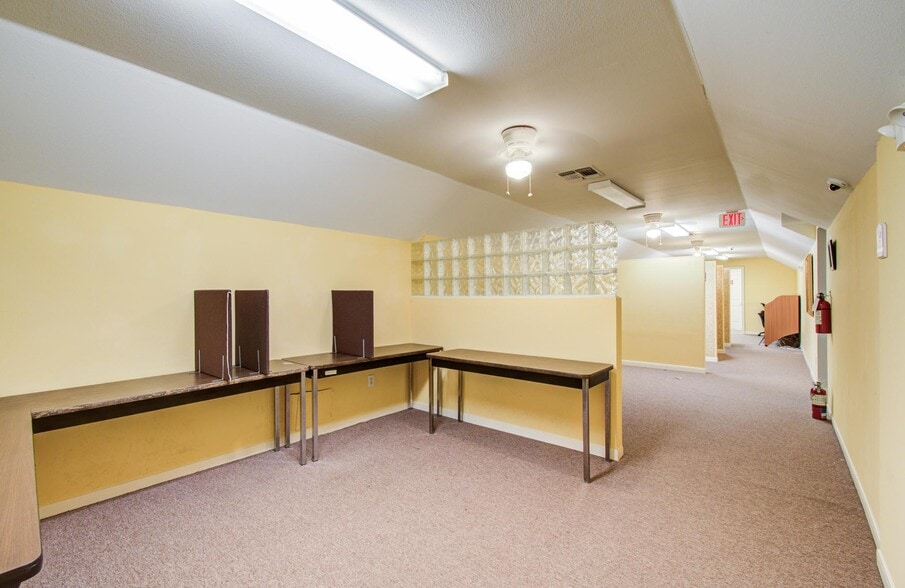 More Photos Of 11201 Steeplepark Dr, Houston Office Residential For Sale