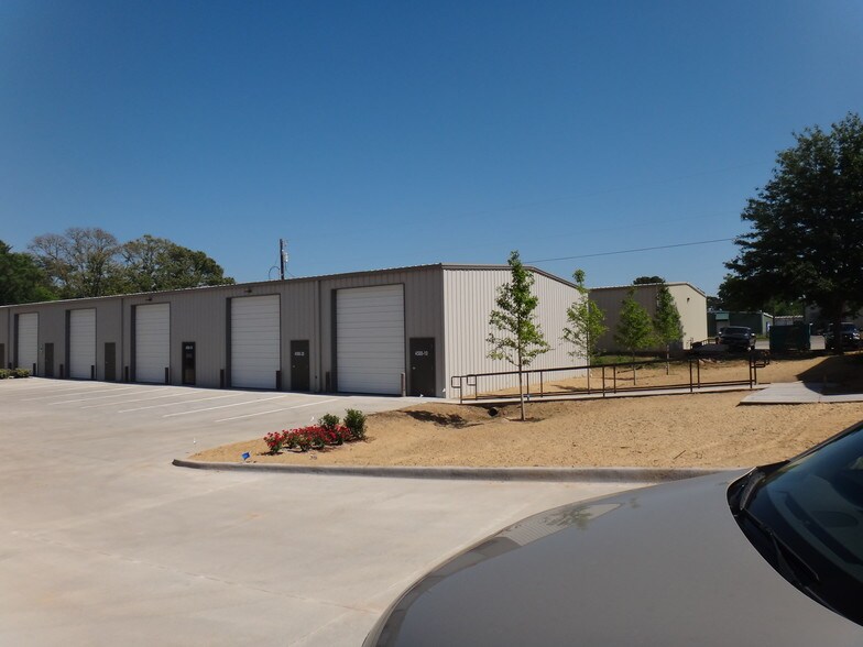Primary Photo Of 4588 Old Troup Hwy, Tyler Showroom For Lease