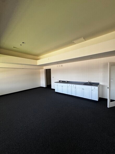 More Photos Of 1017 S Mountain Ave, Monrovia Manufacturing For Lease