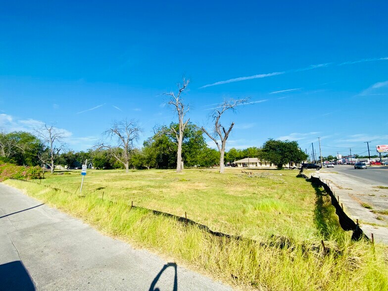 More Photos Of 650-664 S Seguin Ave, New Braunfels Land For Sale