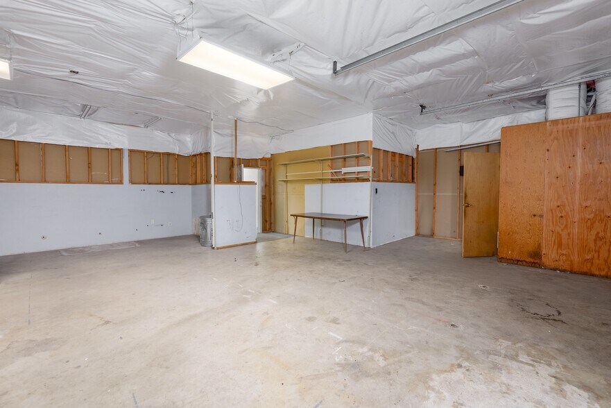 More Photos Of 445 W Washington St, Sequim Freestanding For Lease