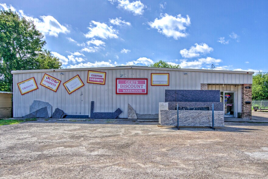 Primary Photo Of 1016 Voss Ave, Odem Warehouse For Sale