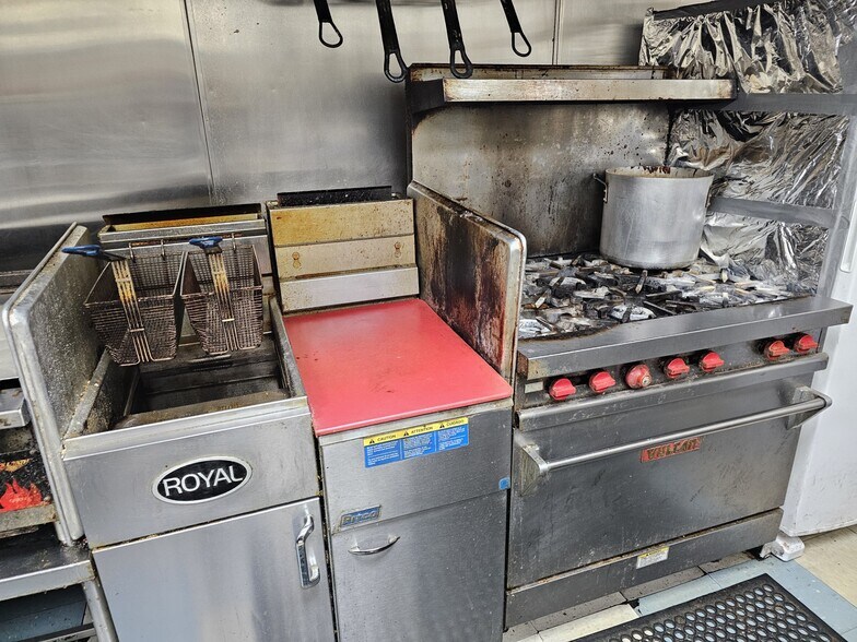 More Photos Of 2667 Erie Dr, Weedsport Restaurant For Sale