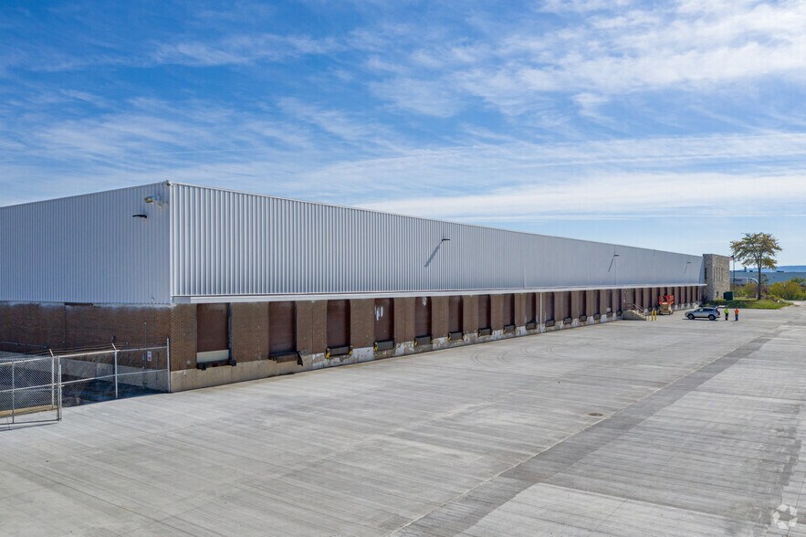 More Photos Of 7058 Snowdrift Rd, Allentown Distribution For Lease