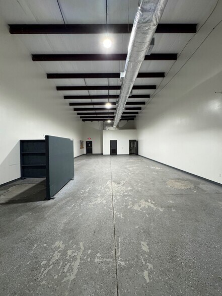More Photos Of 2001 Poplar Pl, Panama City Warehouse For Lease
