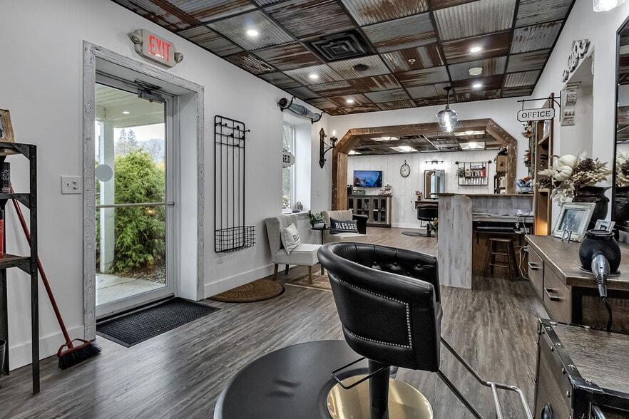 More Photos Of 2-85 Bristol Ln, Ellicottville General Retail For Lease