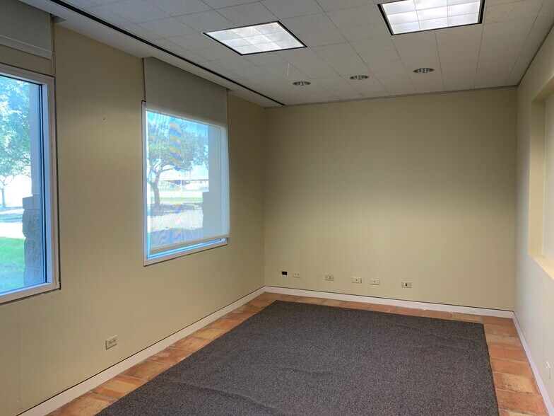 More Photos Of 1024 Texas Yes Blvd, Robstown Office For Sale