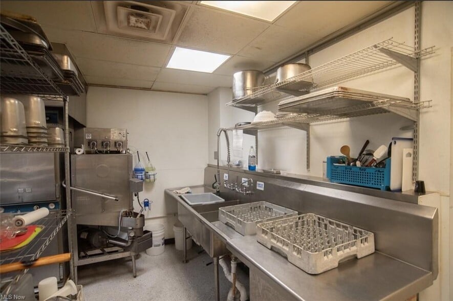 More Photos Of 2716 Mahoning Ave, Youngstown Restaurant For Sale