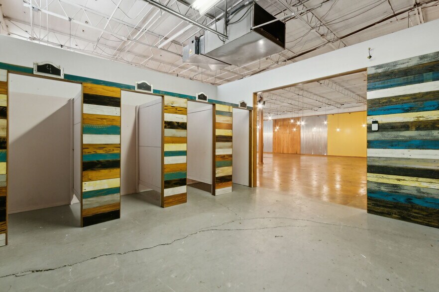 More Photos Of 30 Barber Rd, Macclenny Showroom For Sale