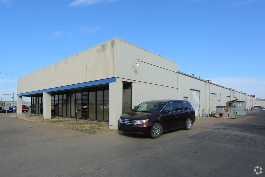 More Photos Of 5333 S Mingo Rd, Tulsa Showroom For Lease