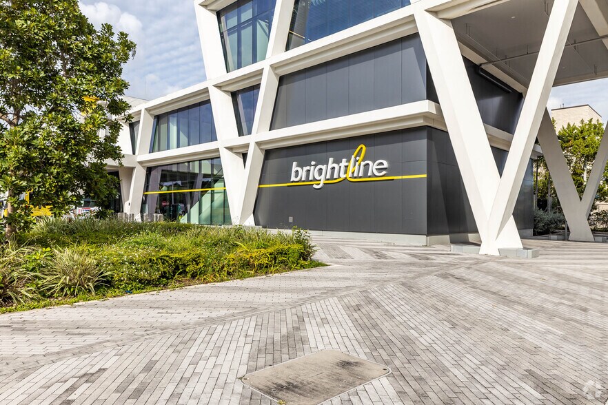 More Photos Of 1 E Broward Blvd, Fort Lauderdale Office Residential For Lease