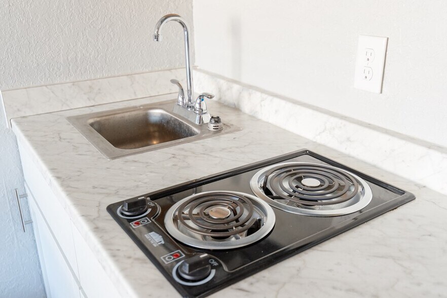 More Photos Of 218 W Hill, Valdosta Hotel For Sale