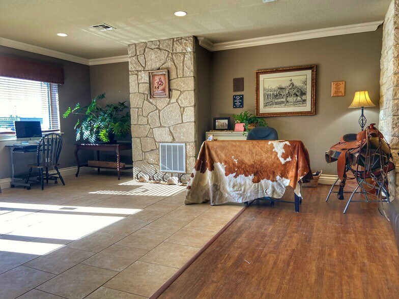 More Photos Of 3999 Hwy 16 South, Bandera Freestanding For Sale
