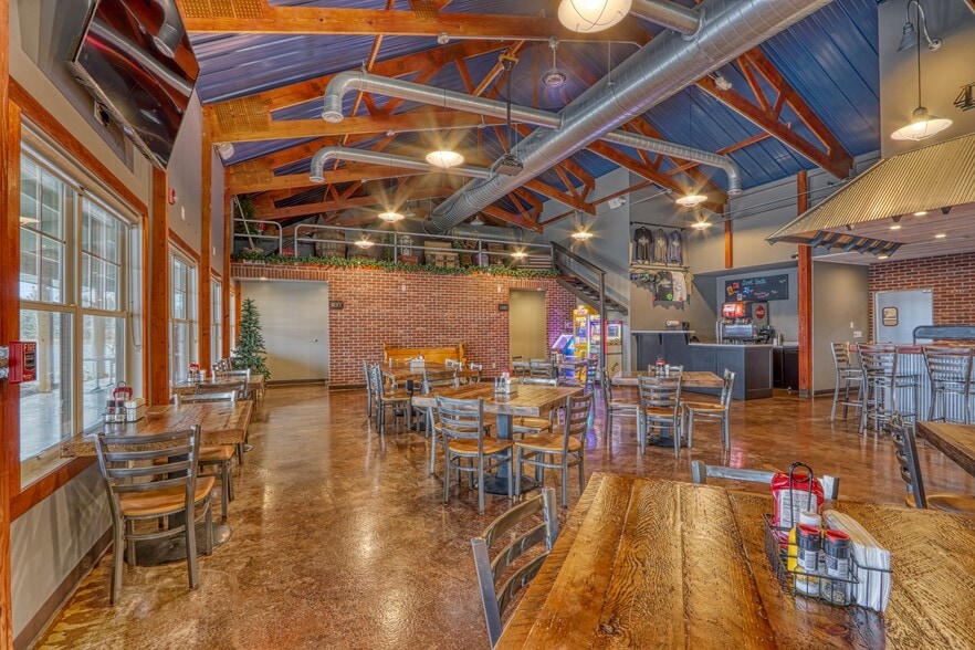 More Photos Of 9971 N Grand Pines Ln, Hayward Restaurant For Sale