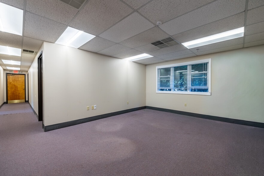 More Photos Of 1538 Turnpike St, North Andover Medical For Sale