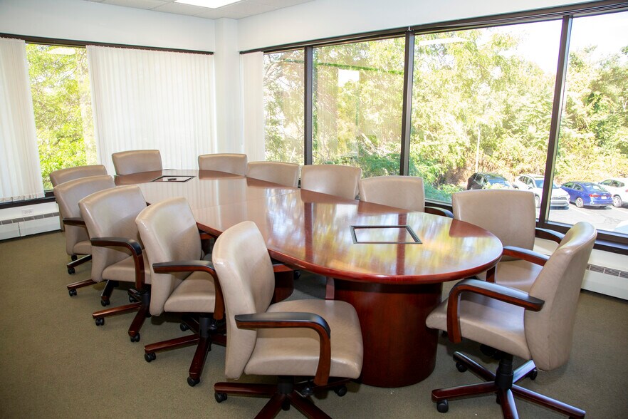 More Photos Of 100 S Shore Dr, East Haven Medical For Lease