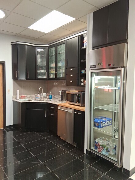 More Photos Of 800 S Morrison Ave, Collinsville Warehouse For Sale