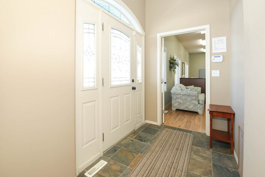 More Photos Of 5209 49A Ave, Bentley Office For Sale