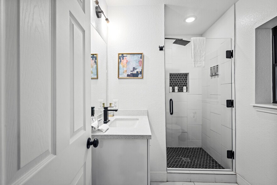 More Photos Of 3404 Rosedale St, Houston Multifamily For Sale