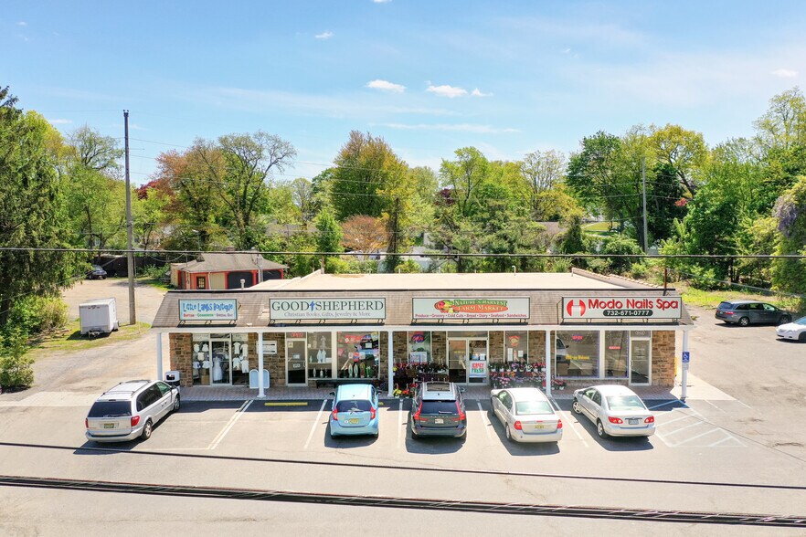 More Photos Of 34 Leonardville Rd, Middletown Freestanding For Sale