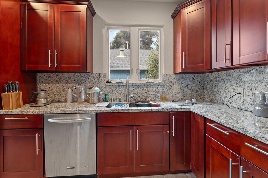 More Photos Of 74 Pearl St, Oakland Apartments For Sale