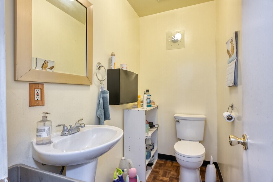 More Photos Of 2502 W 3rd St, Los Angeles Medical For Sale