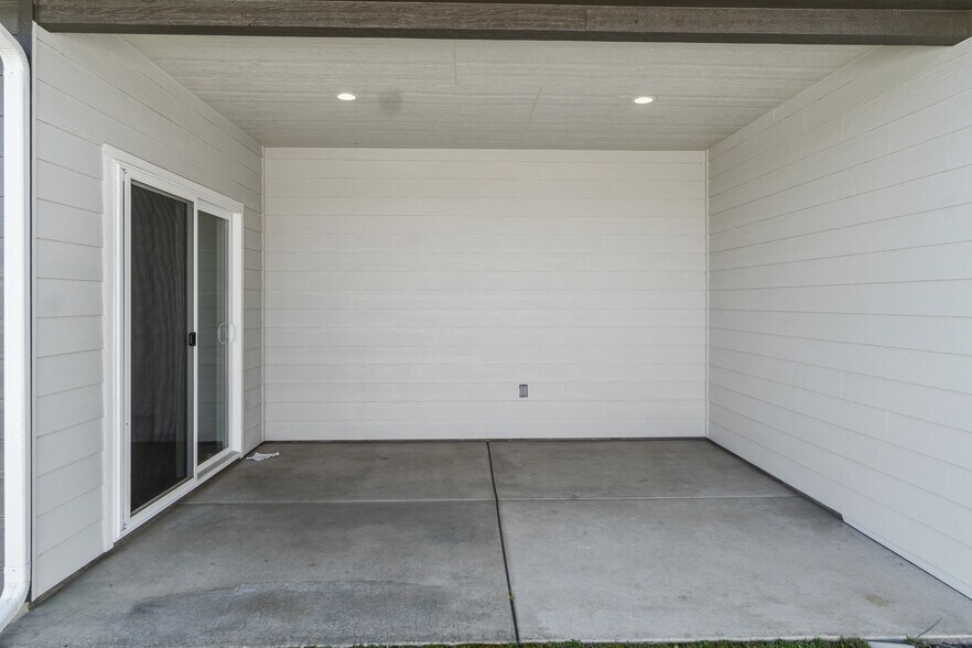 More Photos Of 17121 E Boone Ave, Spokane Valley Multifamily For Sale