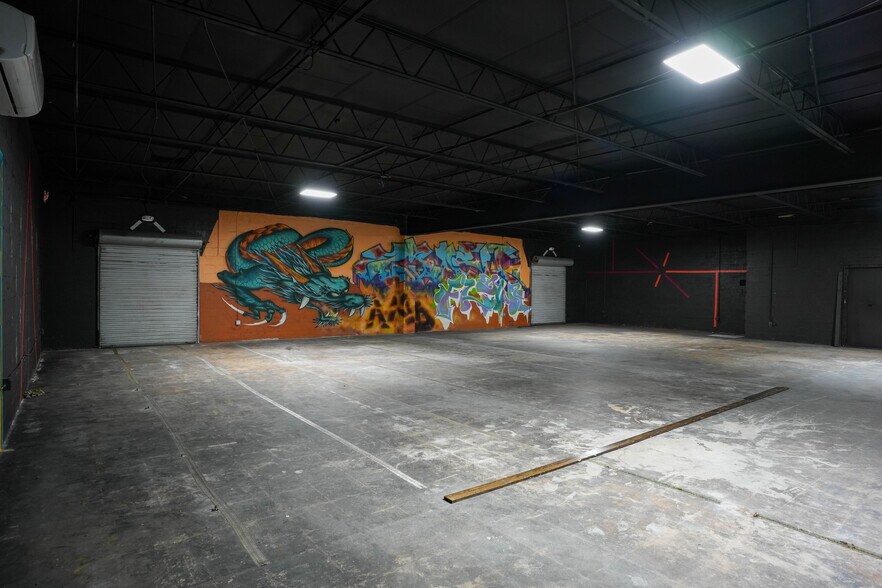 More Photos Of 4700 22nd Ave S, Saint Petersburg General Retail For Lease