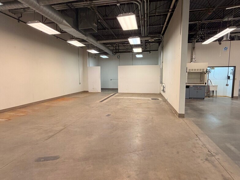 More Photos Of 117 S Sunset St, Longmont Flex For Lease