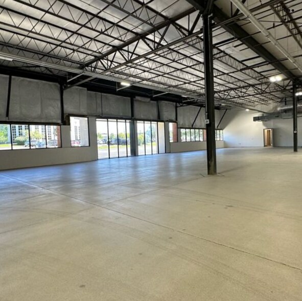 More Photos Of 422 Wards Corner Rd, Loveland Showroom For Lease