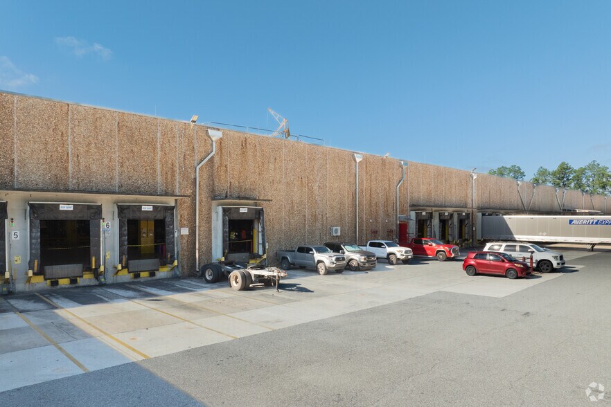 More Photos Of 8040 Bayberry Rd, Jacksonville Unknown For Lease