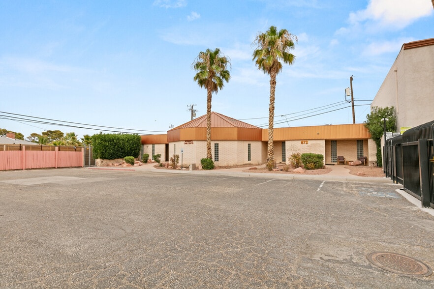 Primary Photo Of 872 E Sahara Ave, Las Vegas Medical For Lease