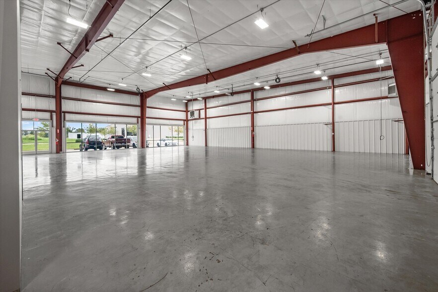 More Photos Of 219 Enterprise Ct, Shelbyville Warehouse For Lease