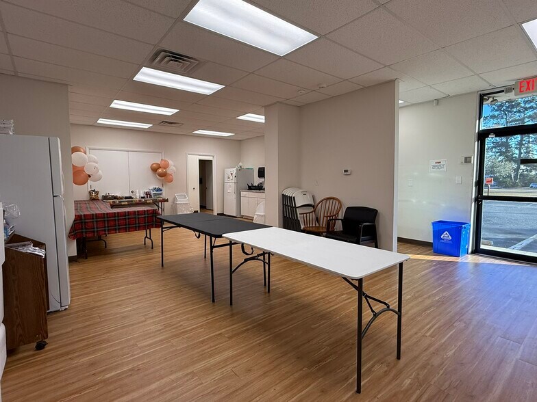 More Photos Of 14 Farmfield Ave, Charleston Medical For Sale