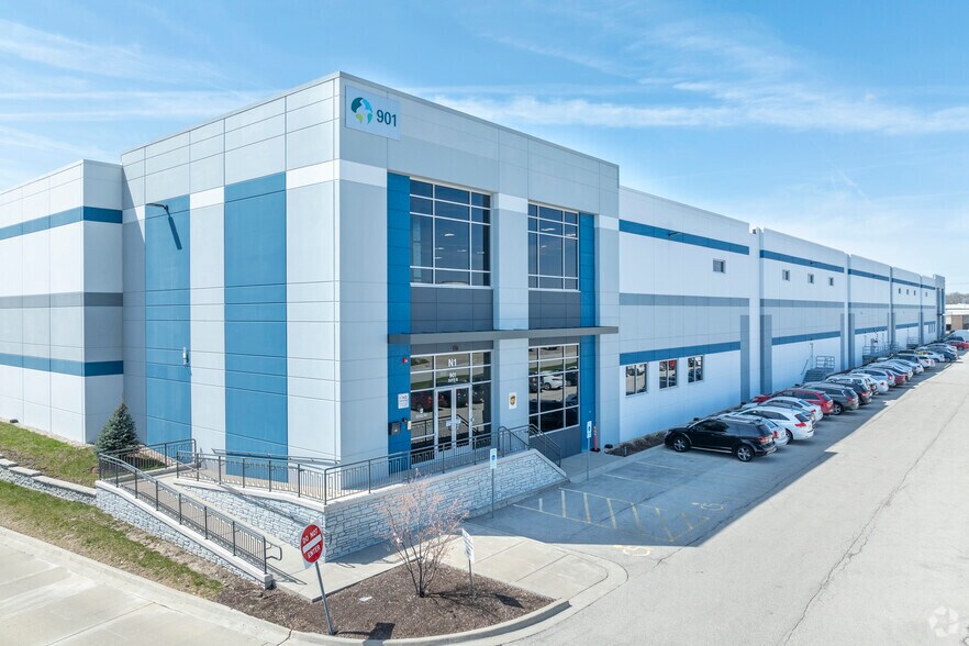 Primary Photo Of 901 Chase Ave, Elk Grove Village Distribution For Lease