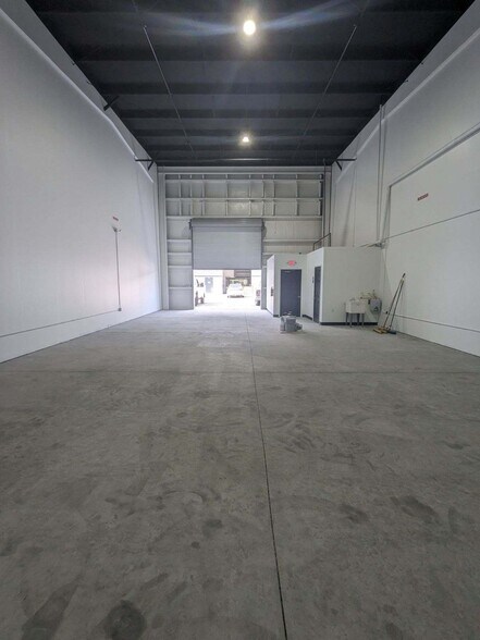 More Photos Of 400 Sterling Plaza Dr, Ponte Vedra Warehouse For Lease