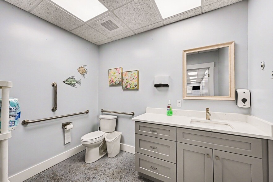 More Photos Of 215 Irvan Ct NW, Concord Flex For Lease