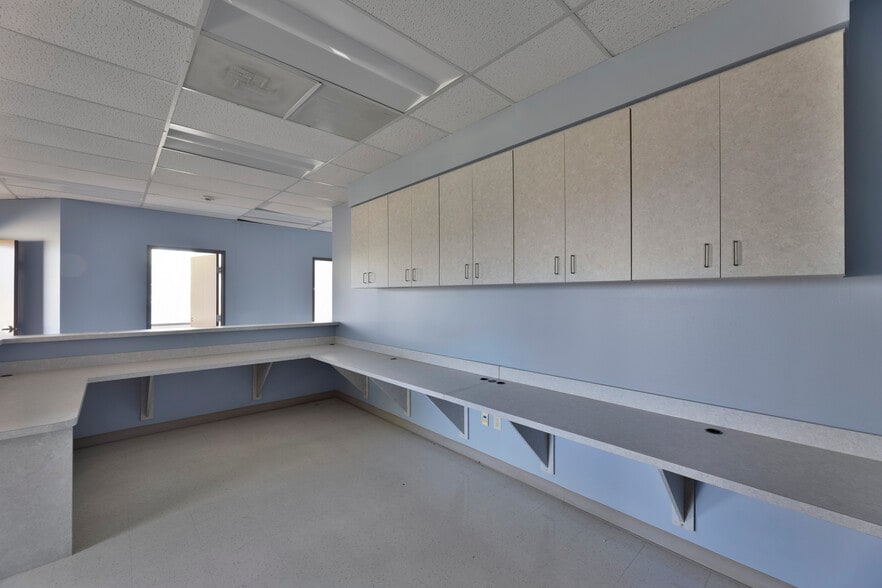 More Photos Of 4221 S Walton Walker Blvd, Dallas Office For Sale