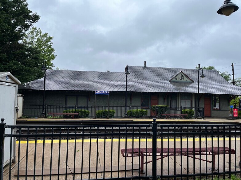 More Photos Of 10555 Metropolitan Ave, Kensington Medical For Sale