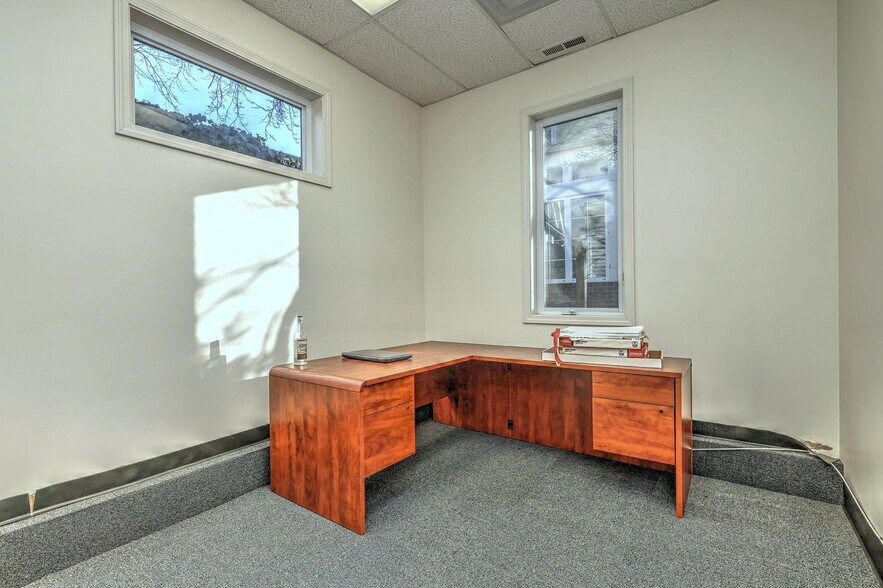 More Photos Of 1948 Chapel St, New Haven Office For Sale