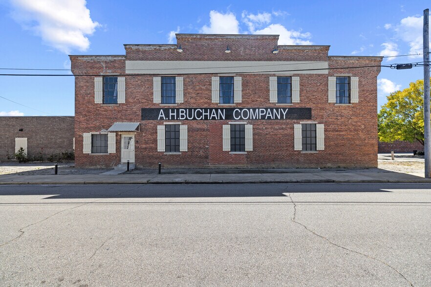 More Photos Of 122 E Laurel St, Mullins Industrial For Sale