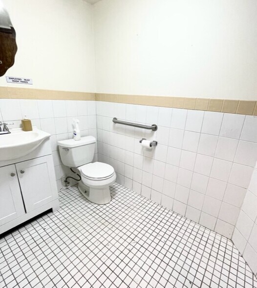 More Photos Of 175 7th Ave, Brooklyn Storefront Retail Residential For Lease