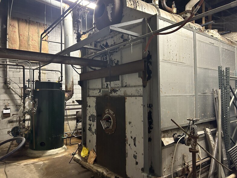 More Photos Of 901-909 S Carey St, Baltimore Warehouse For Sale